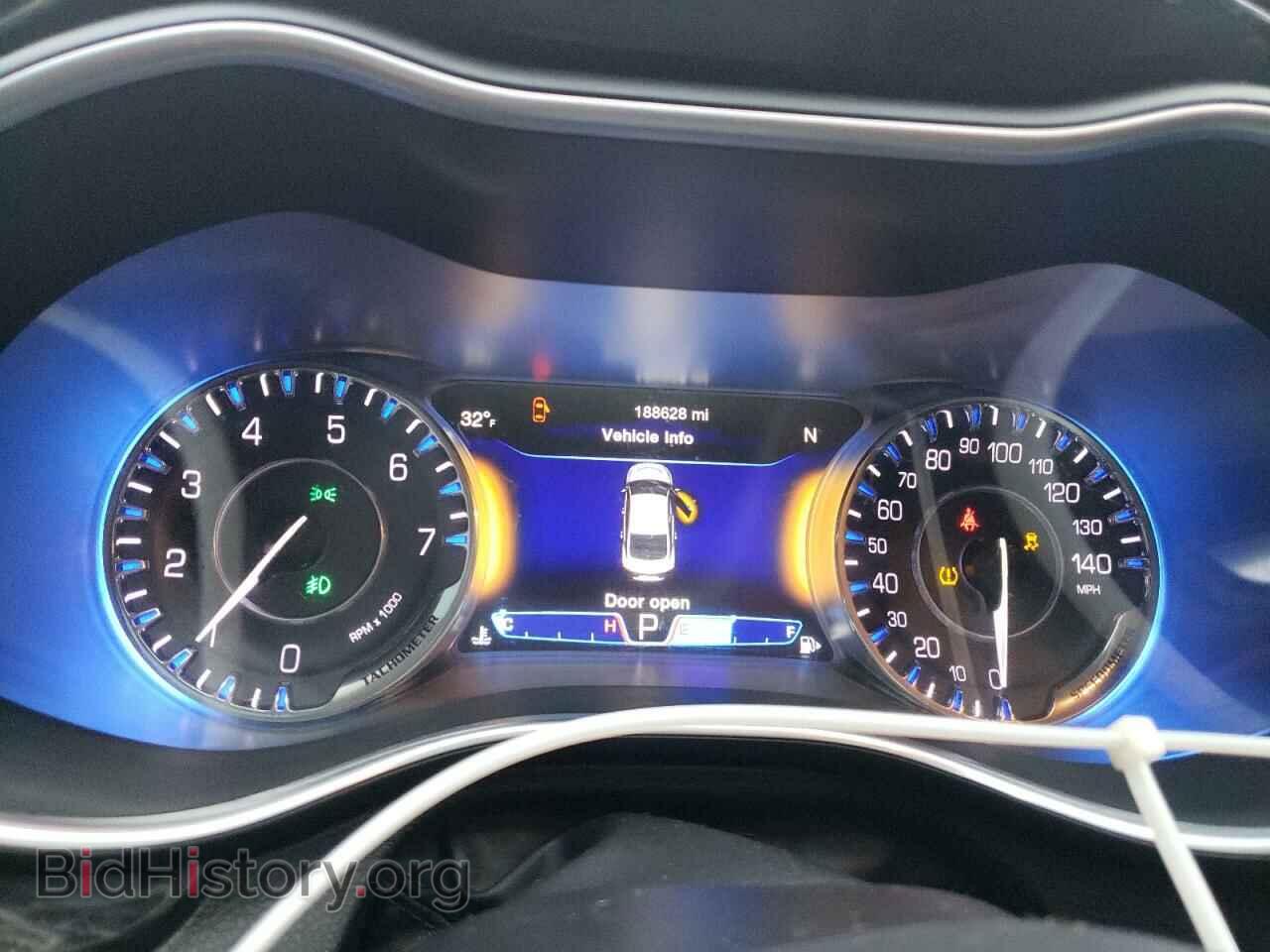 2016 CHRYSLER 200 - VIN: 1C3CCCEG2GN135669 - Фото 9