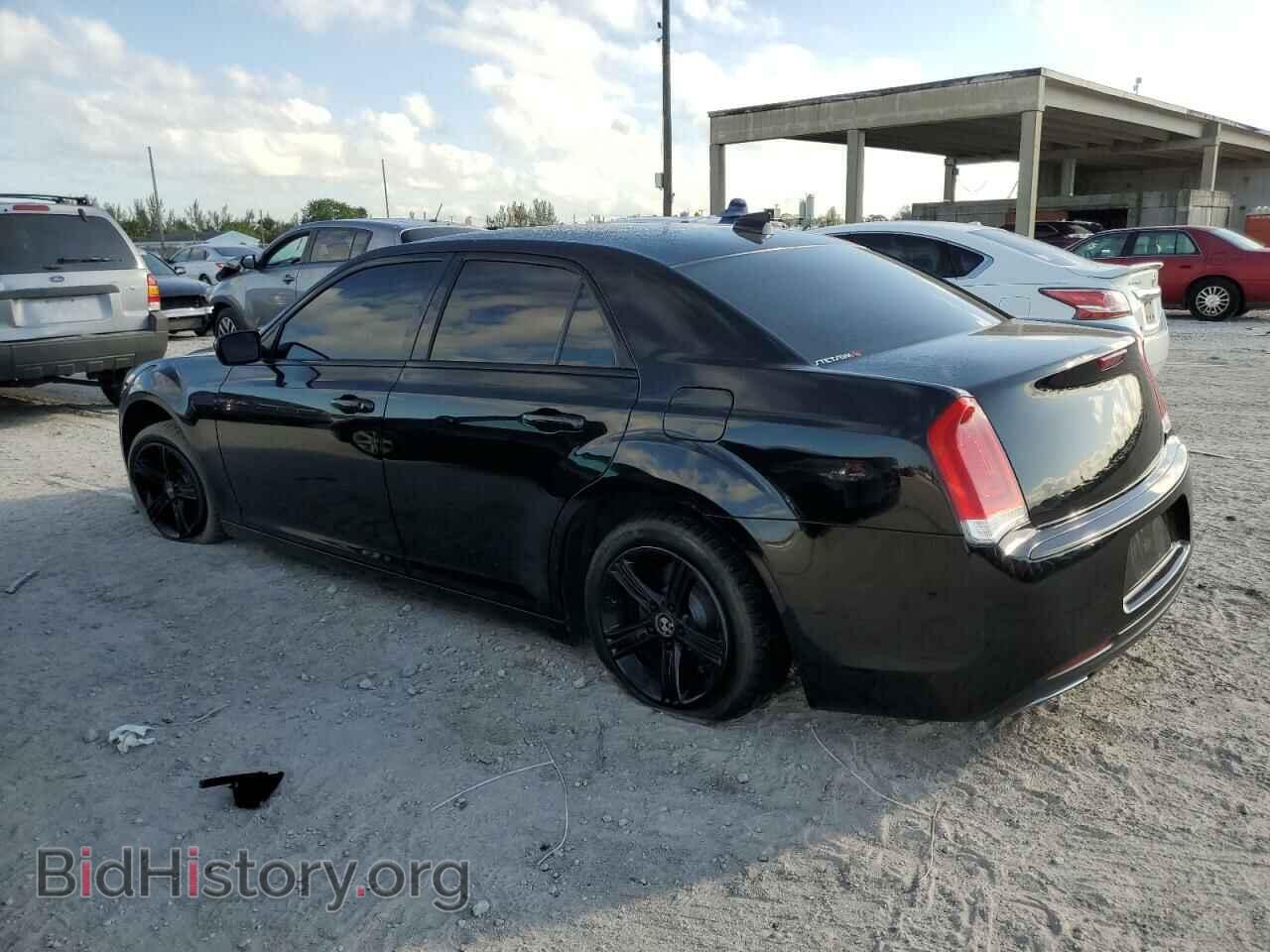 2017 CHRYSLER 300 - VIN: 2C3CCAAGXHH577443 - Фото 2