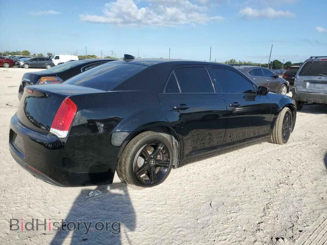 2017 CHRYSLER 300 - VIN: 2C3CCAAGXHH577443 - Фото 3
