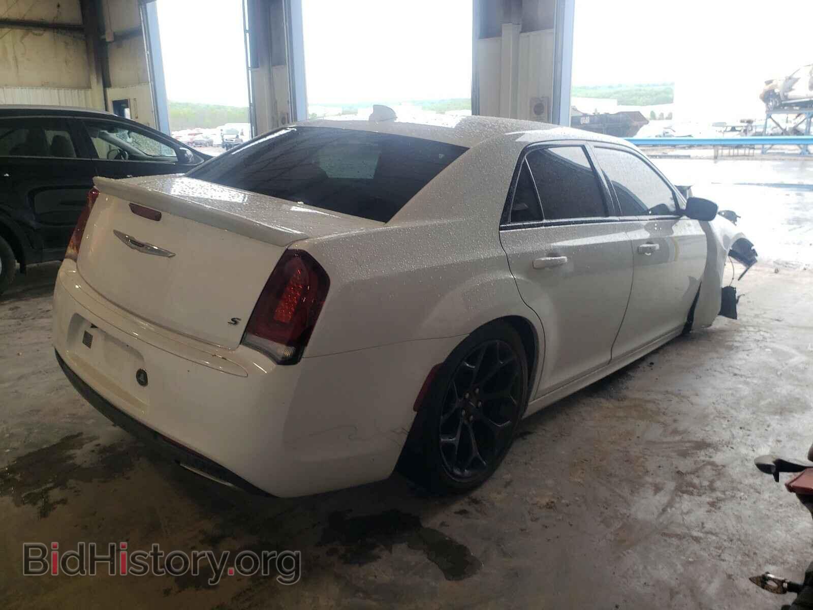 2019 CHRYSLER 300 - VIN: 2C3CCABG1KH524023 - Фото 4