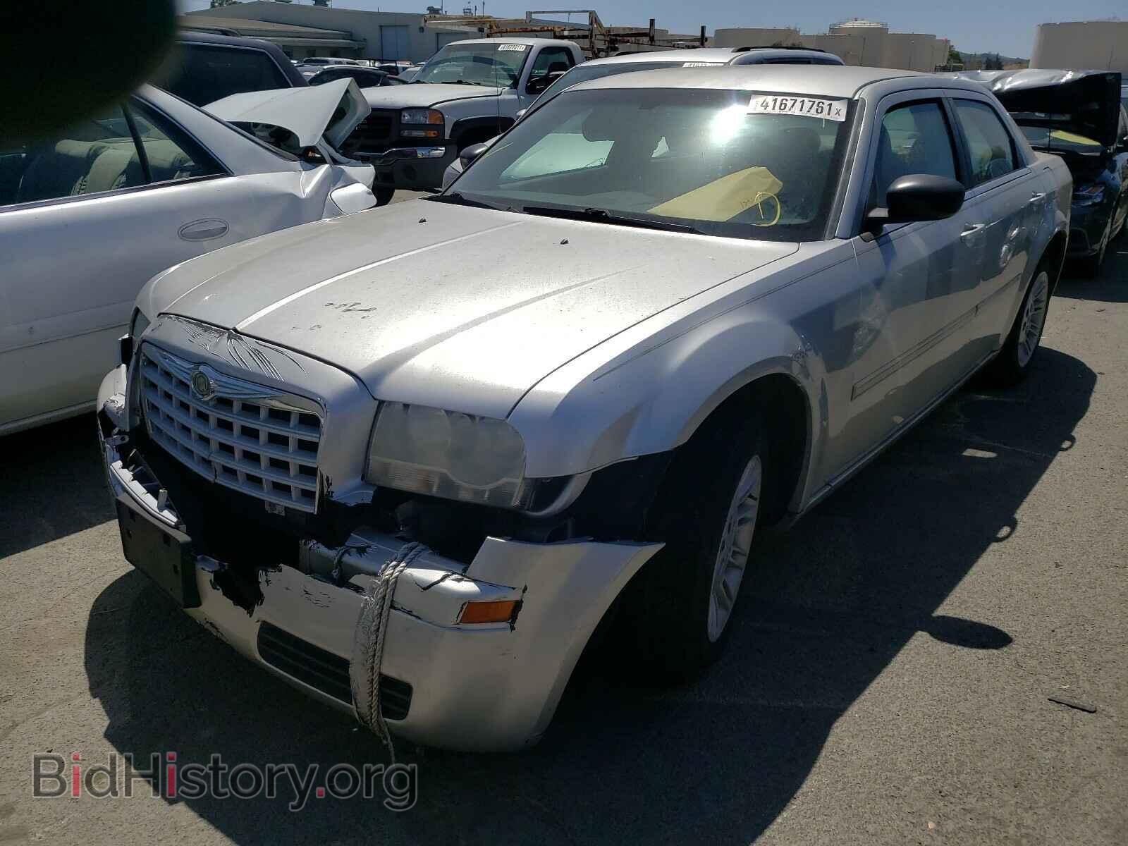 2007 CHRYSLER 300 - VIN: 2C3KA43R87H639910 - Фото 2