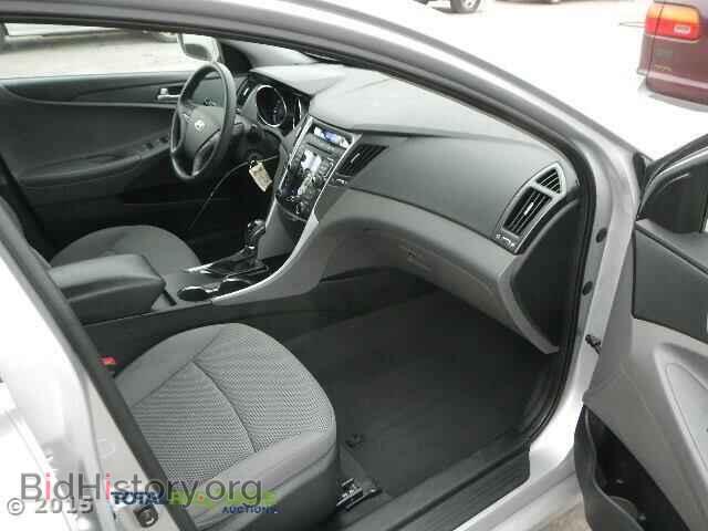 2012 HYUNDAI SONATA - VIN: KMHEC4A48CA023073 - Фото 5