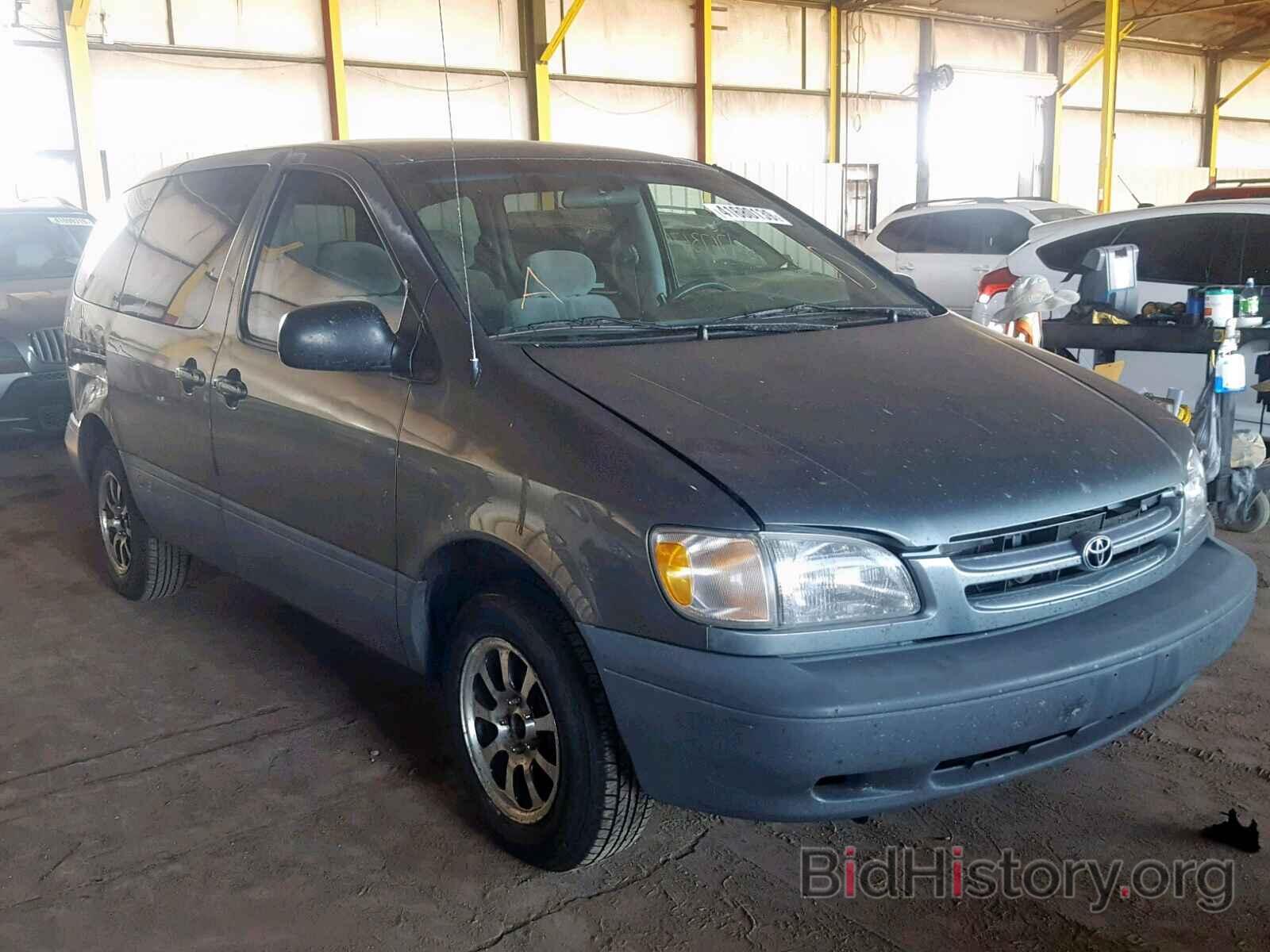 Photo 4T3ZF13C0WU045106 - TOYOTA SIENNA LE 1998