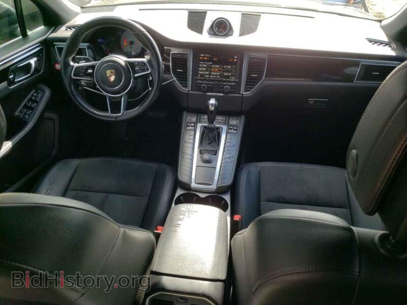 2016 Porsche MACAN (VIN WP1AB2A51GLB45513) — photo 8 of 13
