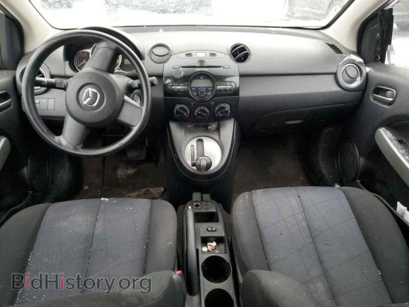 2011 Mazda 2 (VIN JM1DE1HZ6B0101302) — фото 8 из 12