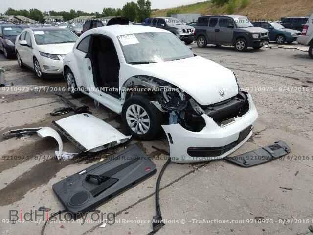 2014 VOLKSWAGEN BEETLE - VIN: 3VWF17AT5EM642045 - Фото 2