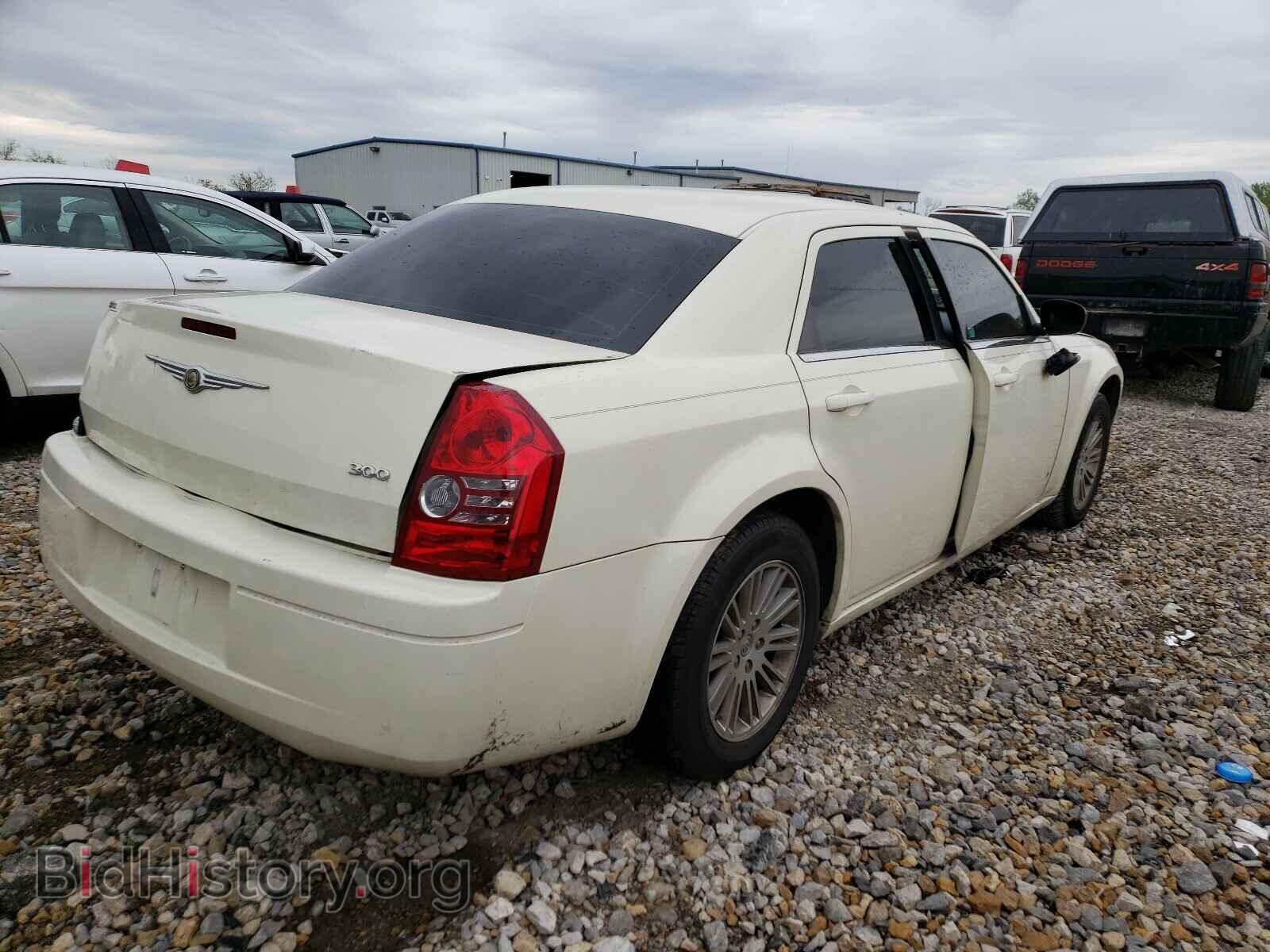 2009 CHRYSLER 300 - VIN: 2C3KA43D29H529376 - Фото 4