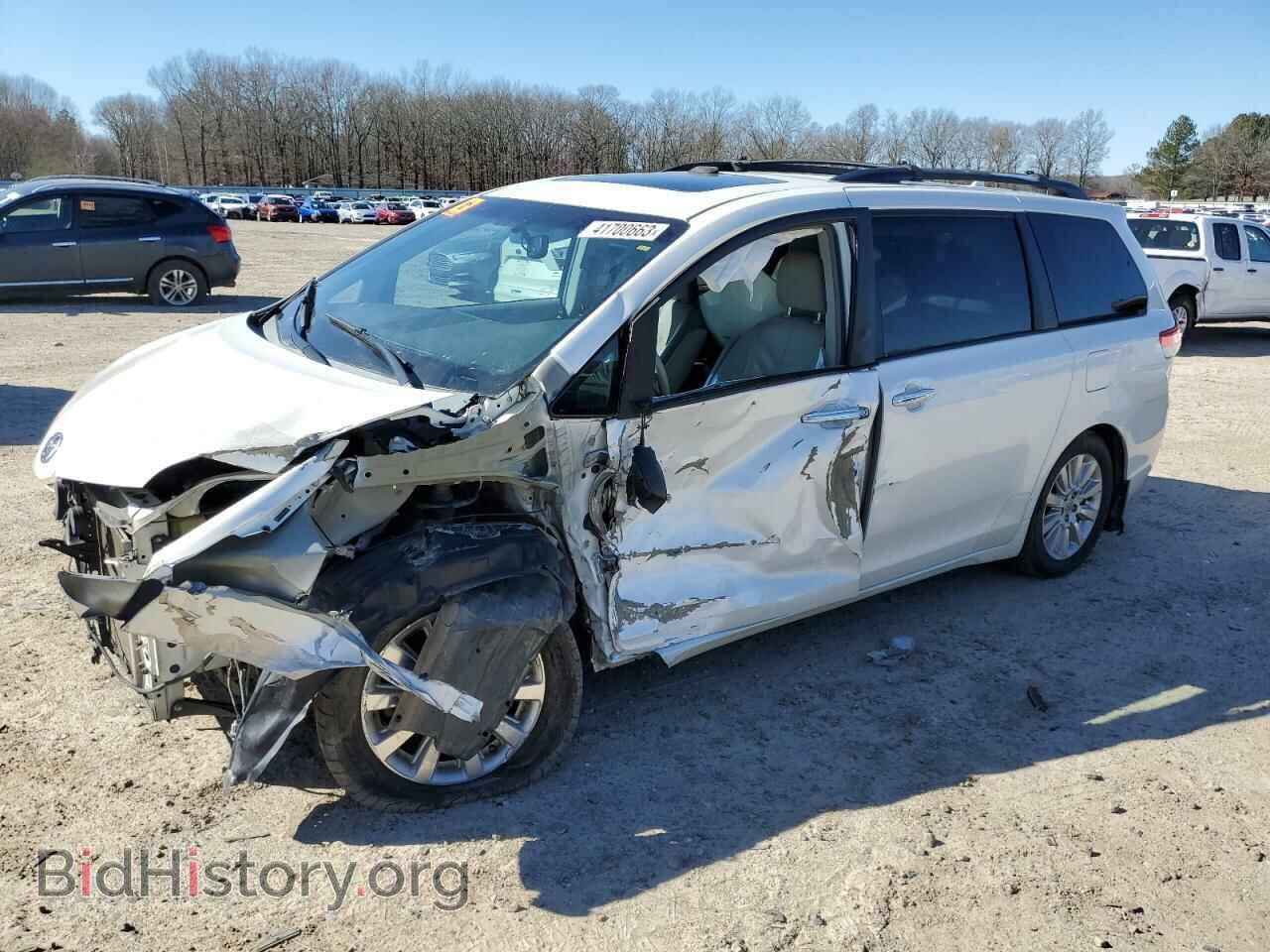 Photo 5TDYK3DC4BS107118 - TOYOTA SIENNA 2011