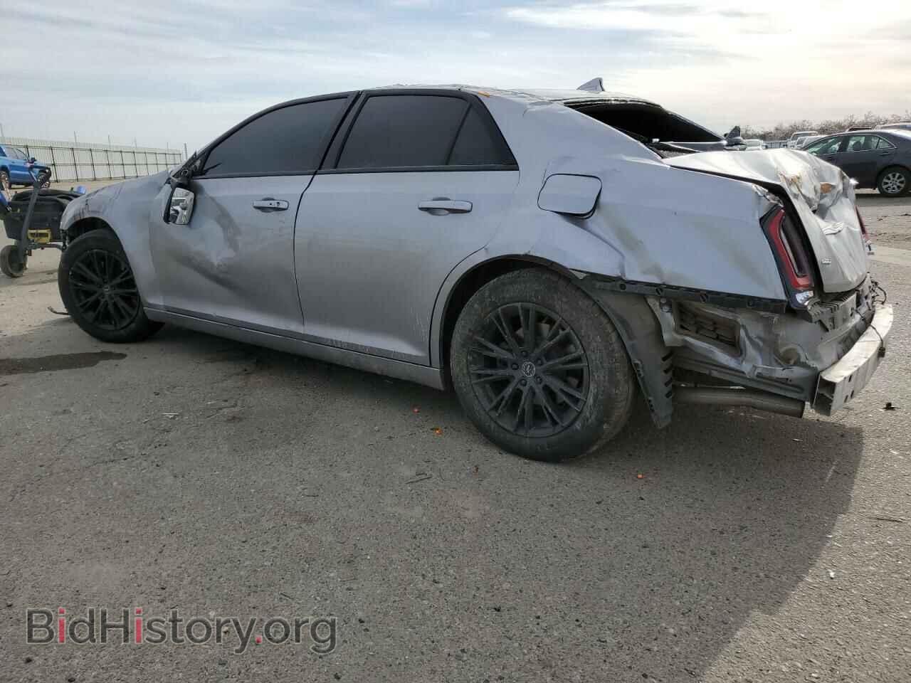 2018 CHRYSLER 300 - VIN: 2C3CCAGG7JH267330 - Photo 2