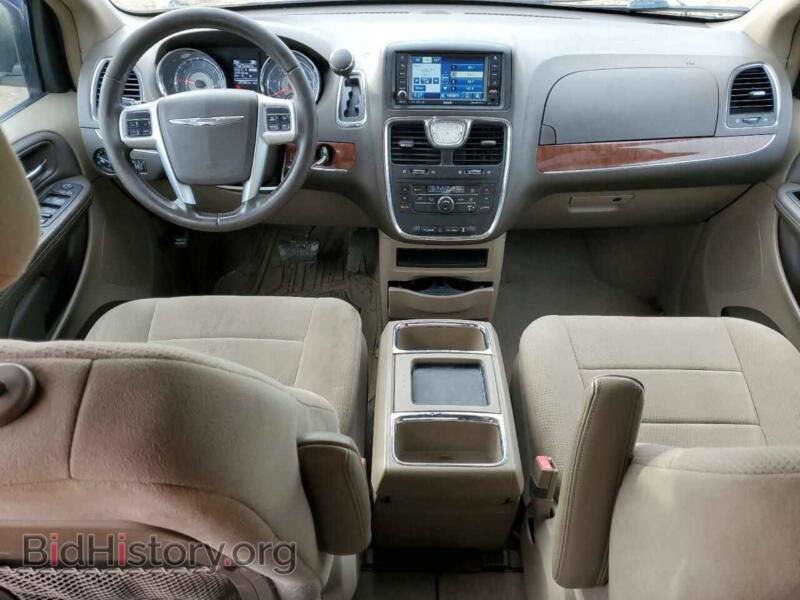 2011 Chrysler MINIVAN (VIN 2A4RR5DG4BR698021) — photo 8 of 13