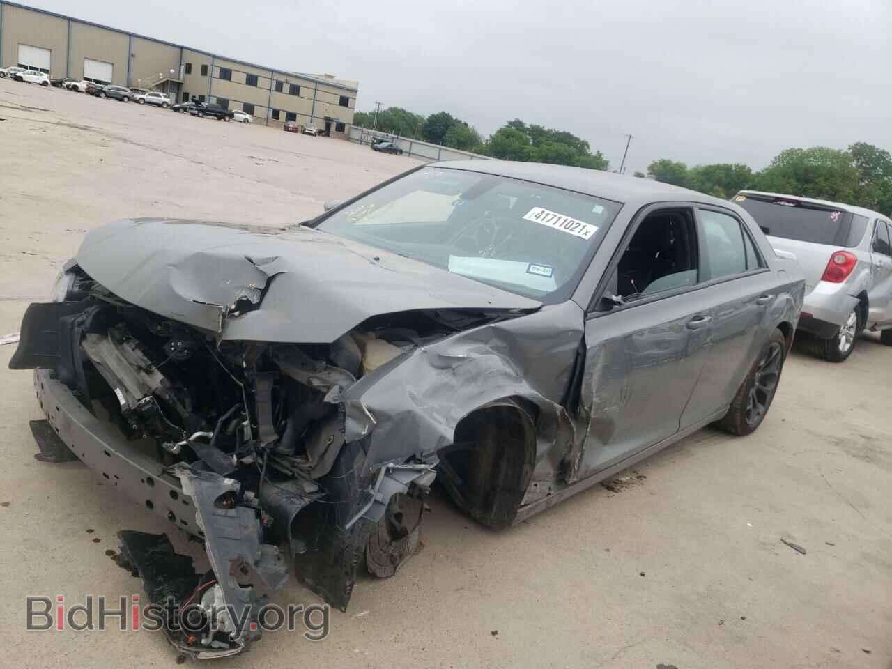 2019 CHRYSLER 300 - VIN: 2C3CCABG7KH538136 - Фото 2