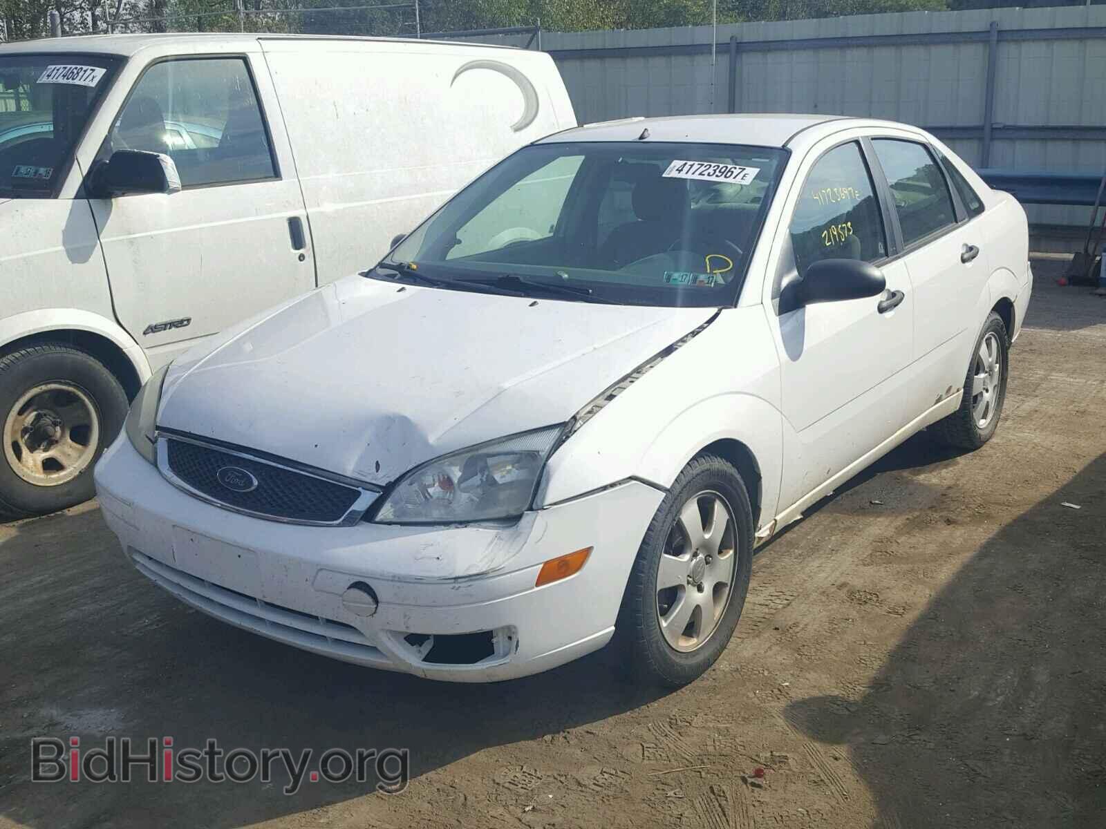 2005 FORD FOCUS - VIN: 1FAFP34N05W196562 - Фото 2