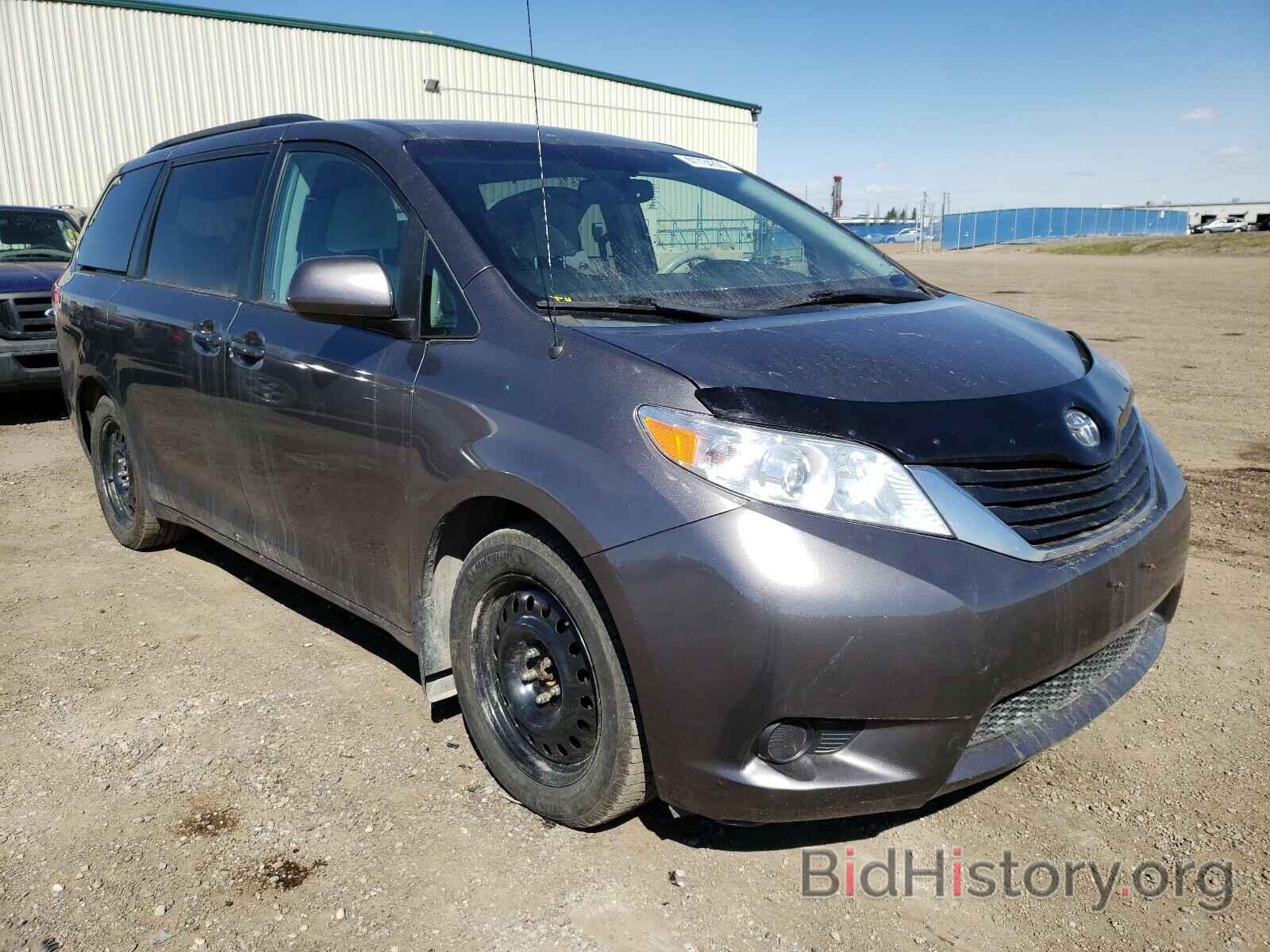 Photo 5TDJK3DC0DS051957 - TOYOTA SIENNA 2013