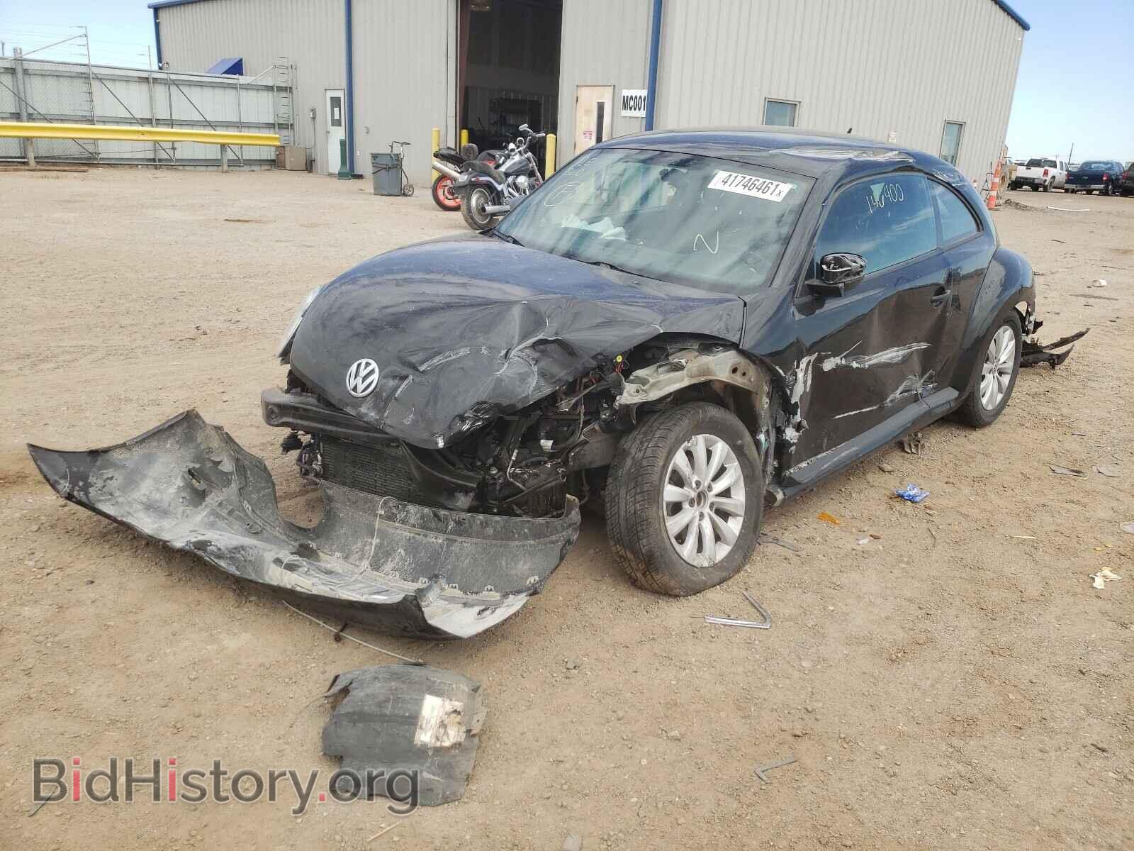 2013 VOLKSWAGEN BEETLE - VIN: 3VWFP7AT7DM630704 - Фото 2