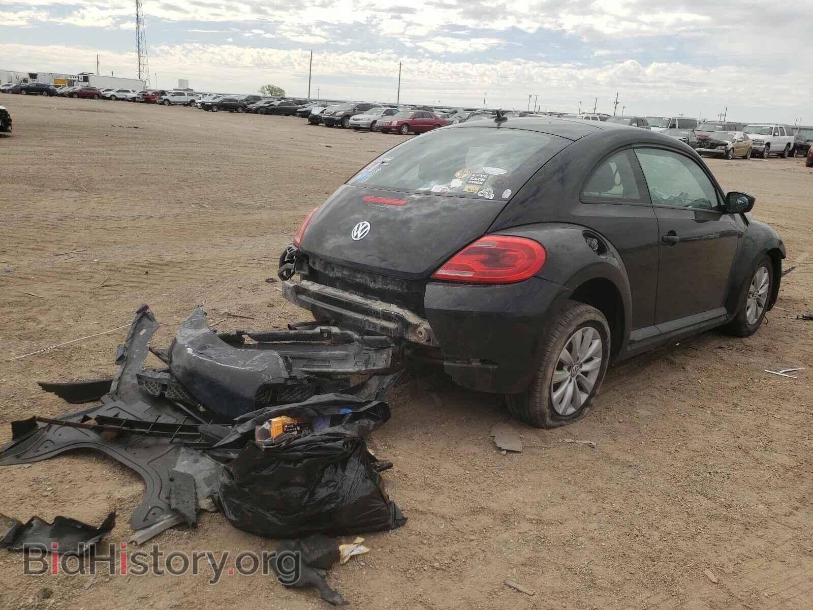 2013 VOLKSWAGEN BEETLE - VIN: 3VWFP7AT7DM630704 - Фото 4