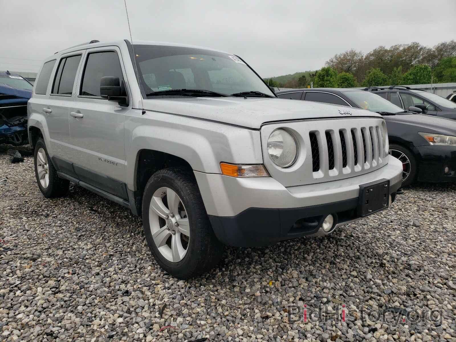 Photo 1J4NF4GB4BD229239 - JEEP PATRIOT 2011