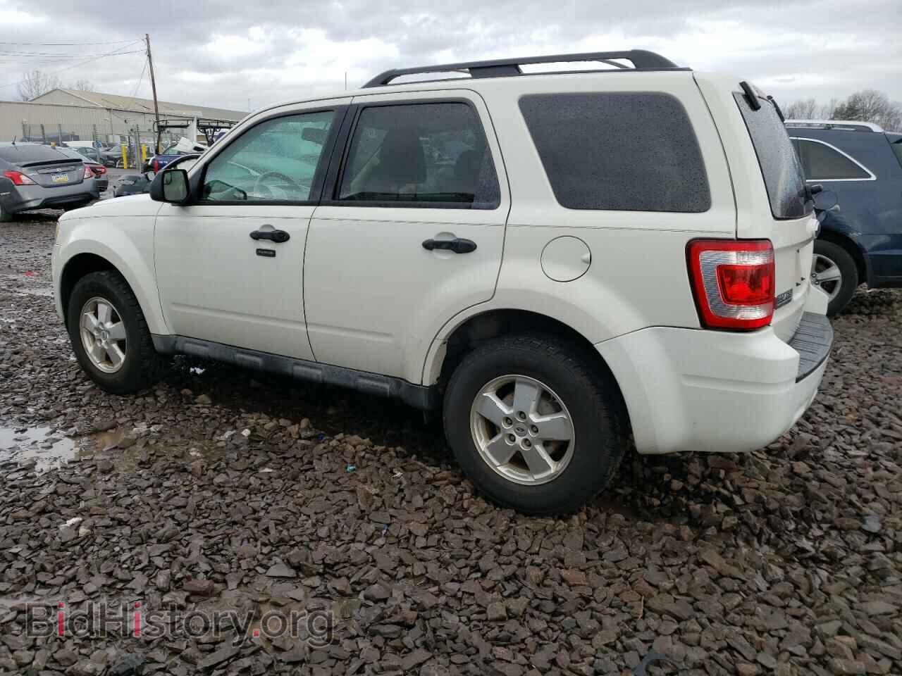 2011 FORD ESCAPE - VIN: 1FMCU0D76BKA03464 - Фото 2