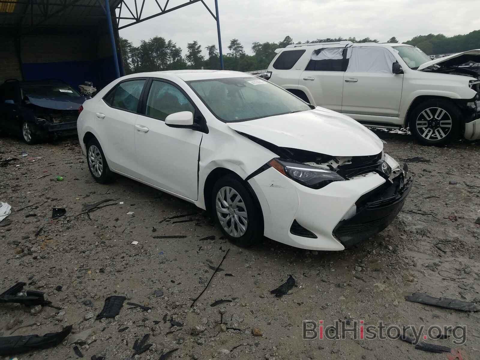 Photo 5YFBURHE2JP750671 - TOYOTA COROLLA 2018