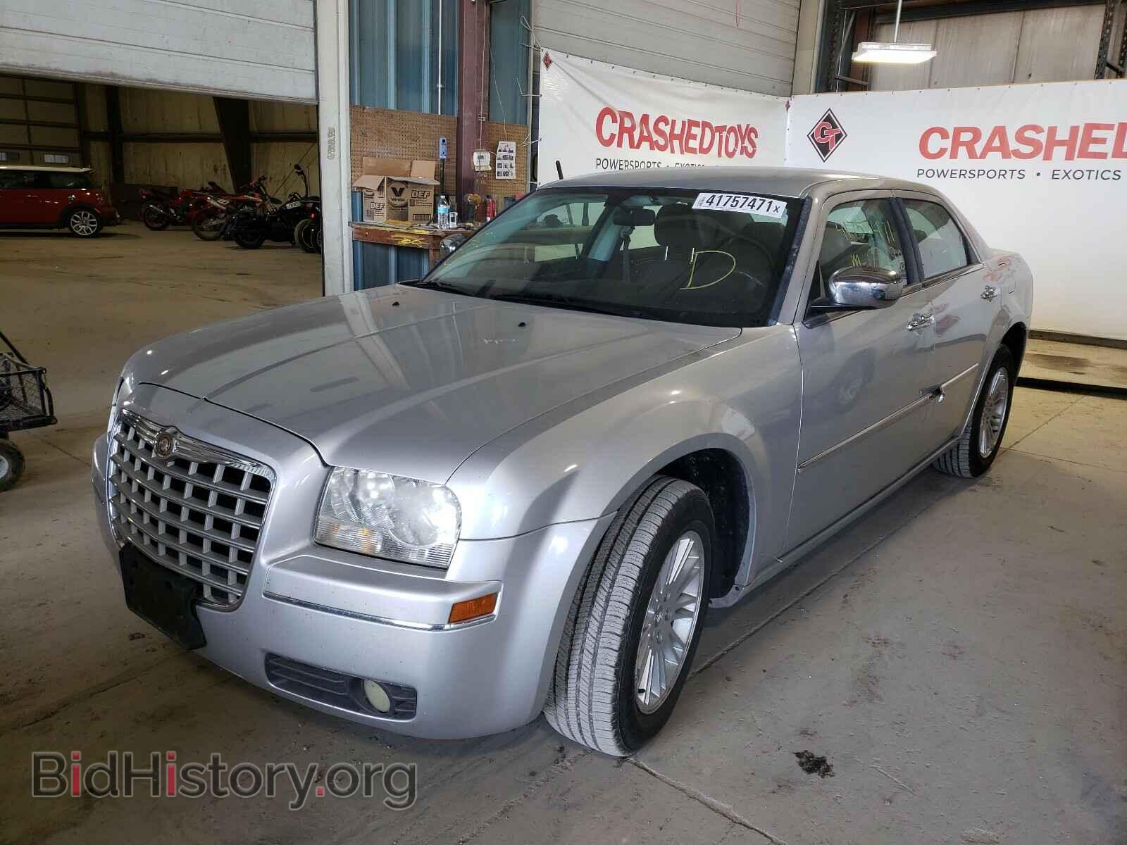 2010 CHRYSLER 300 - VIN: 2C3CA5CV9AH327772 - Фото 2