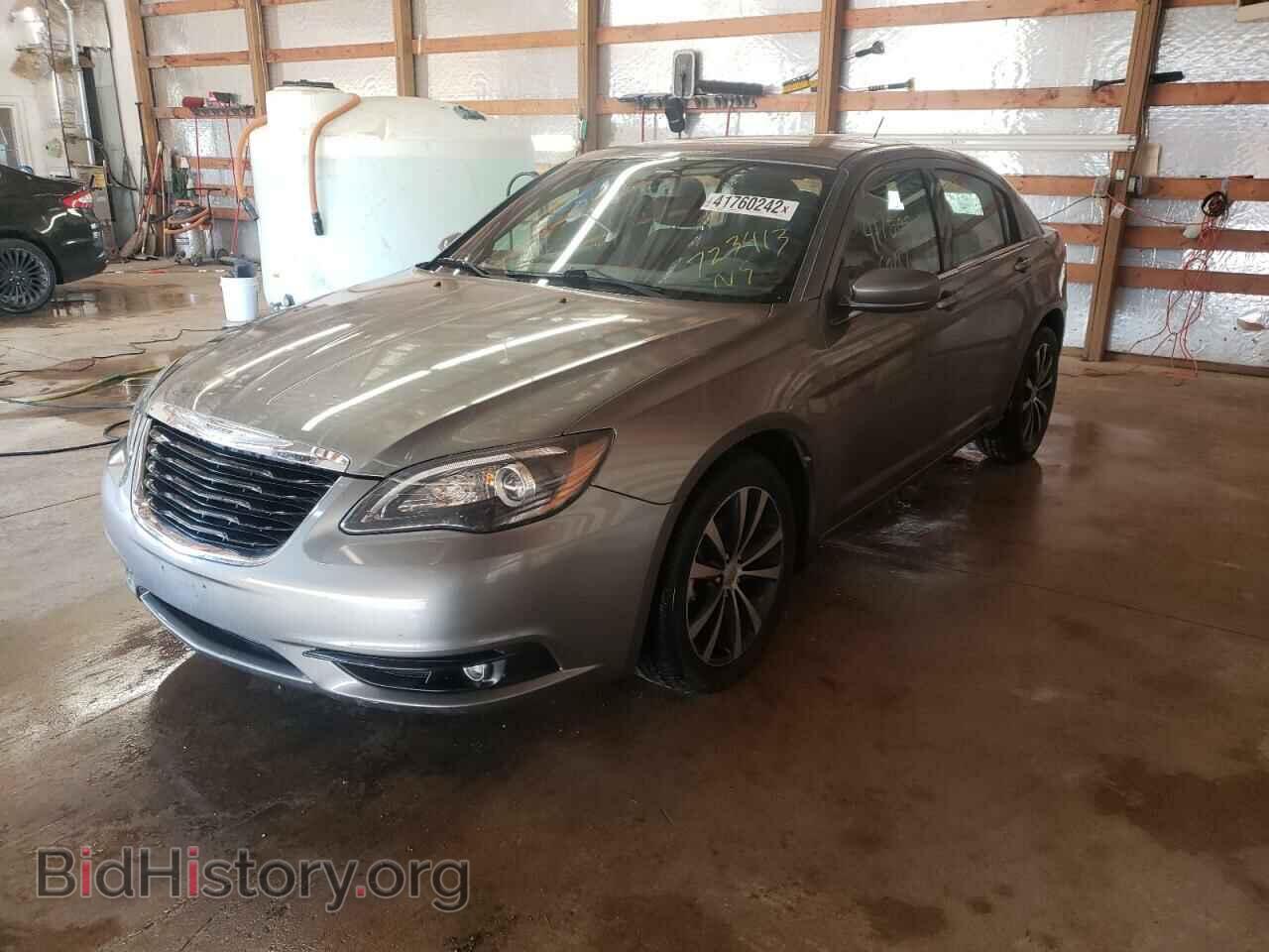 2013 CHRYSLER 200 - VIN: 1C3CCBBG1DN723413 - Фото 2