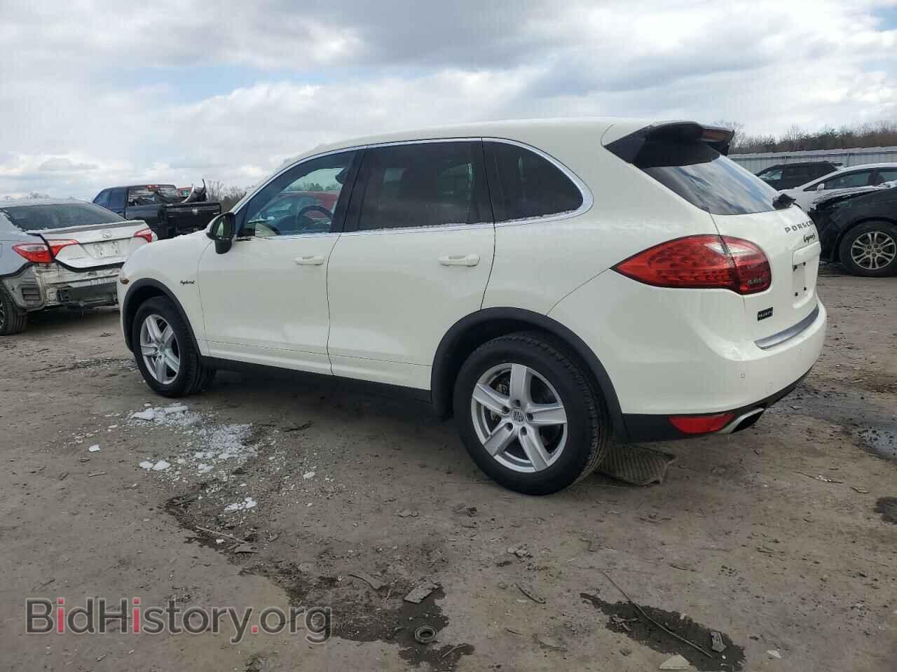 2011 PORSCHE CAYENNE - VIN: WP1AE2A25BLA94328 - Фото 2