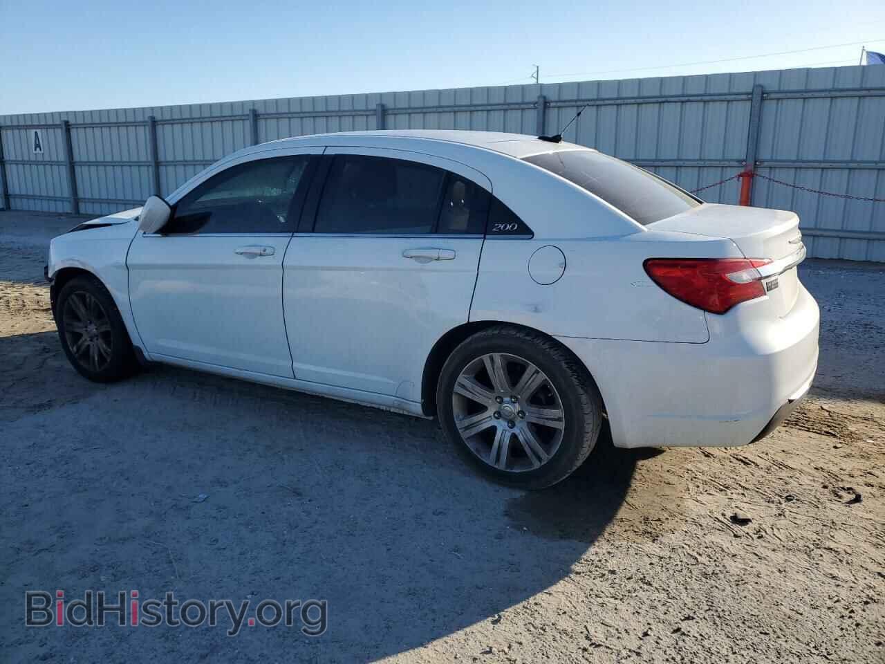 2013 CHRYSLER 200 - VIN: 1C3CCBAB8DN698192 - Photo 2