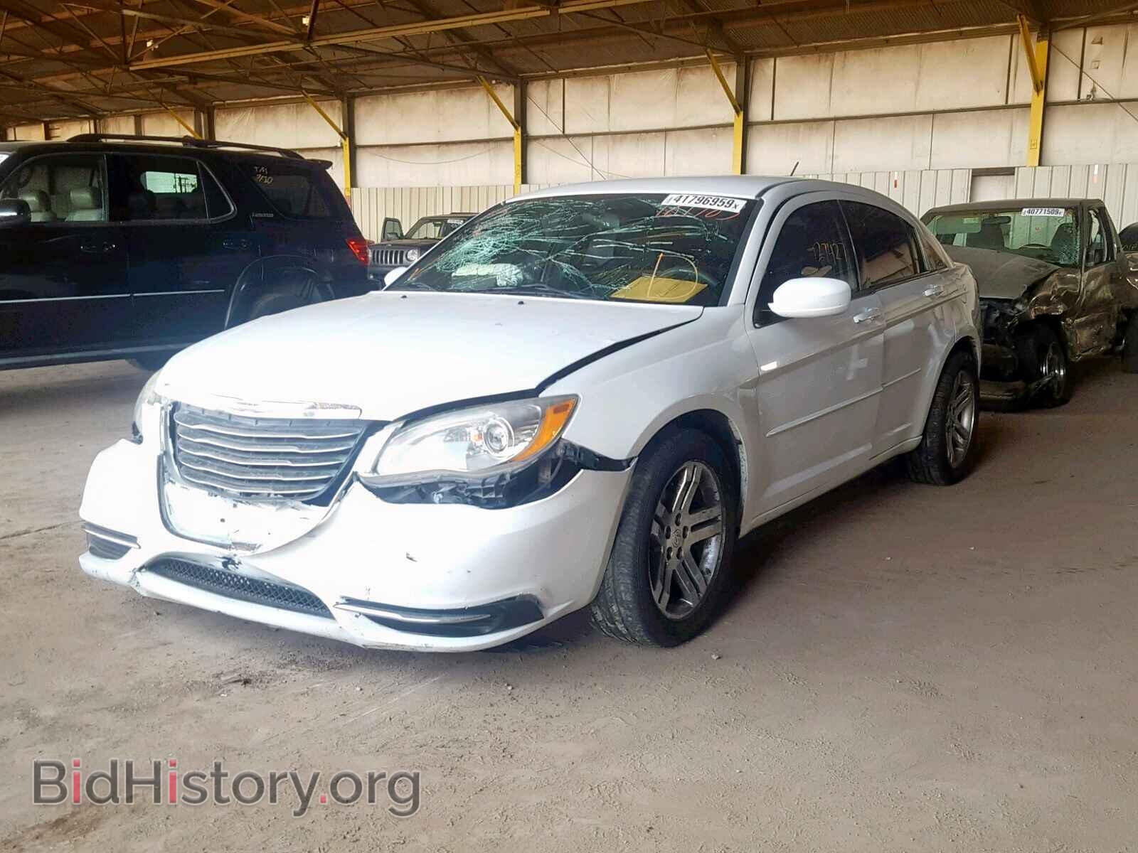2012 CHRYSLER 200 - VIN: 1C3CCBAB2CN212720 - Фото 2