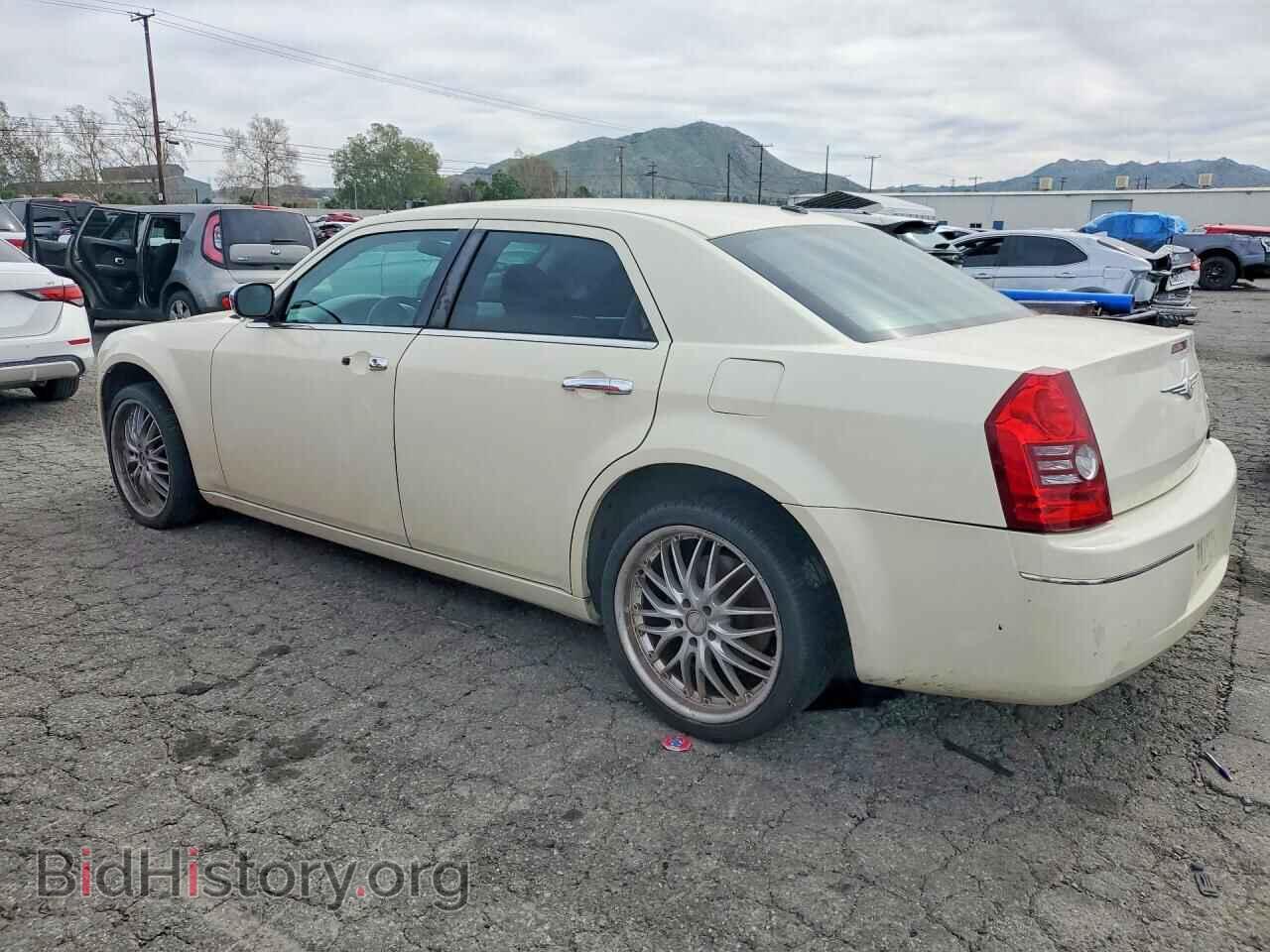 2010 CHRYSLER 300 - VIN: 2C3CA1CVXAH320452 - Фото 2