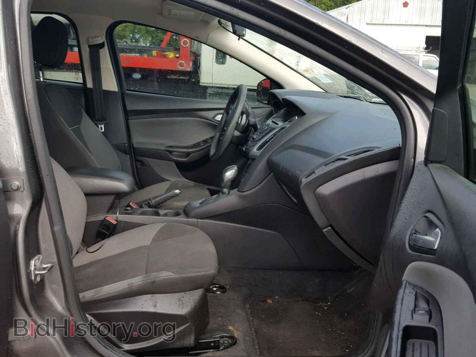2012 Ford FOCUS (VIN 1FAHP3F29CL324128) — photo 5 of 10