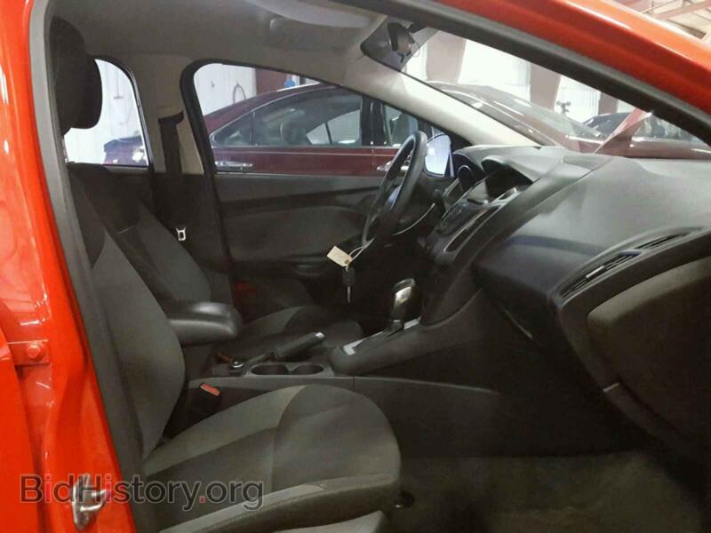 2012 Ford FOCUS (VIN 1FAHP3F28CL196061) — photo 5 of 10