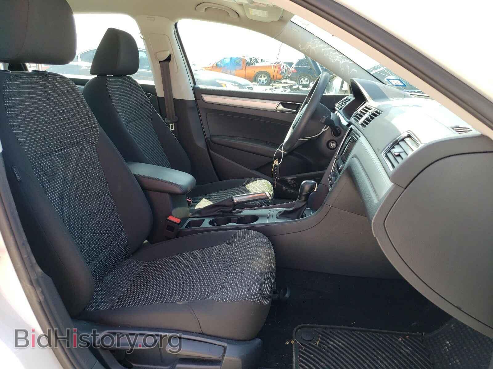 2017 VOLKSWAGEN PASSAT - VIN: 1VWAT7A3XHC084199 - Фото 5