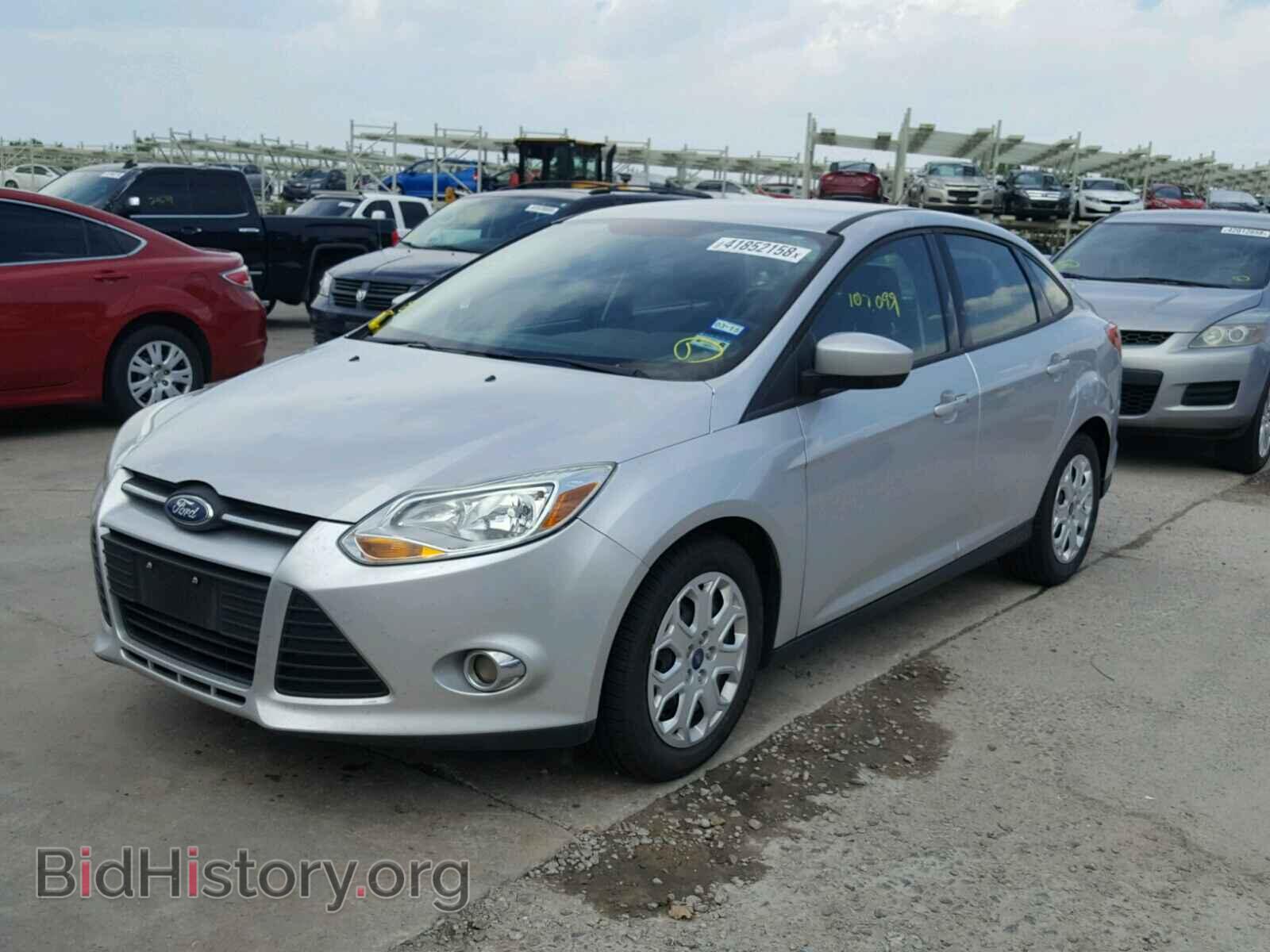 2012 Ford FOCUS (VIN 1FAHP3F25CL215357) — фото 2 из 10