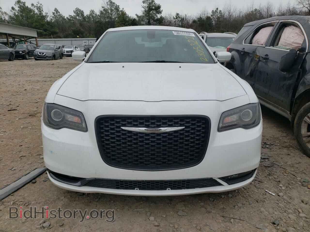 2019 CHRYSLER 300 - VIN: 2C3CCABG2KH682810 - Фото 5