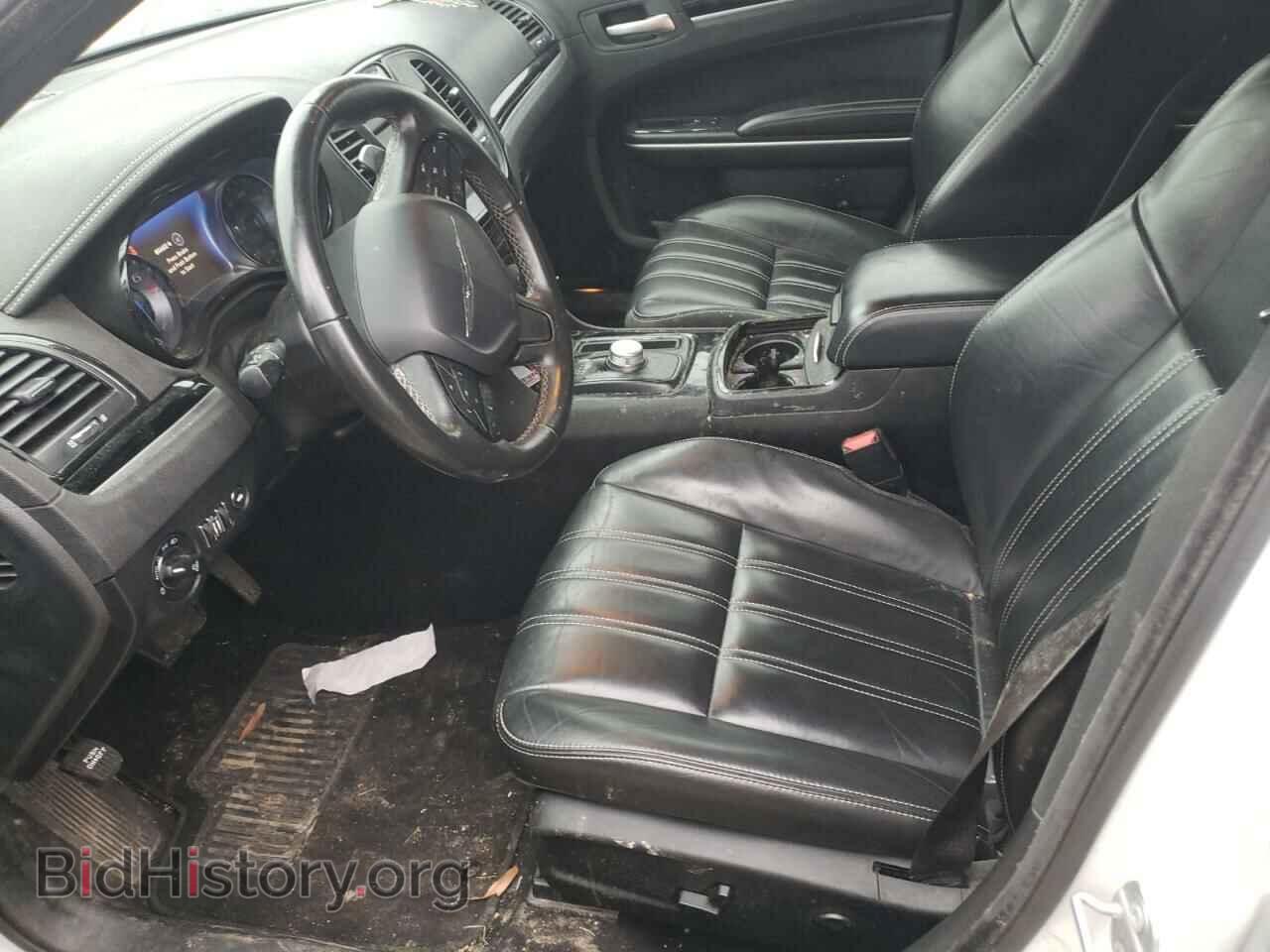 2019 CHRYSLER 300 - VIN: 2C3CCABG2KH682810 - Фото 7