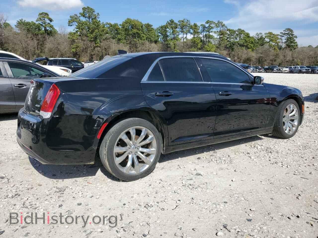 2019 CHRYSLER 300 - VIN: 2C3CCAAG8KH602332 - Фото 3