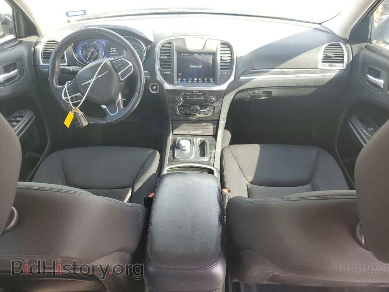 2019 CHRYSLER 300 - VIN: 2C3CCAAG8KH602332 - Фото 8
