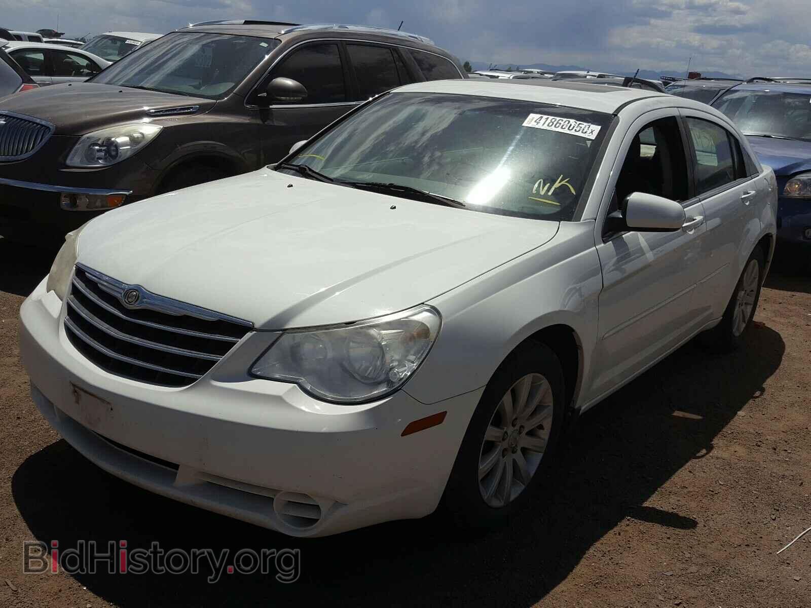 2010 CHRYSLER SEBRING - VIN: 1C3CC5FD1AN190850 - Фото 2