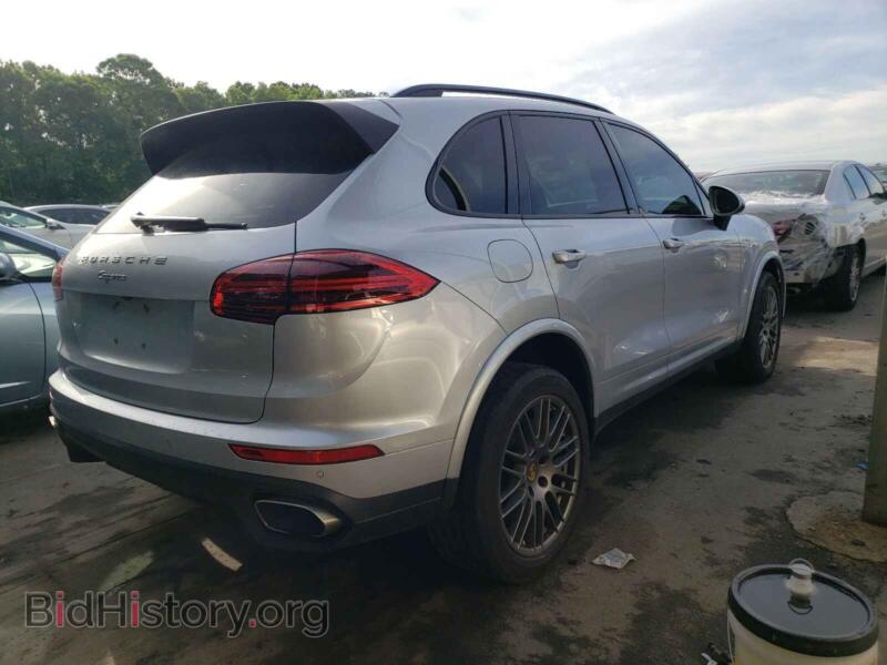 2017 Porsche CAYENNE (VIN WP1AA2A21HKA85507) — photo 4 of 10