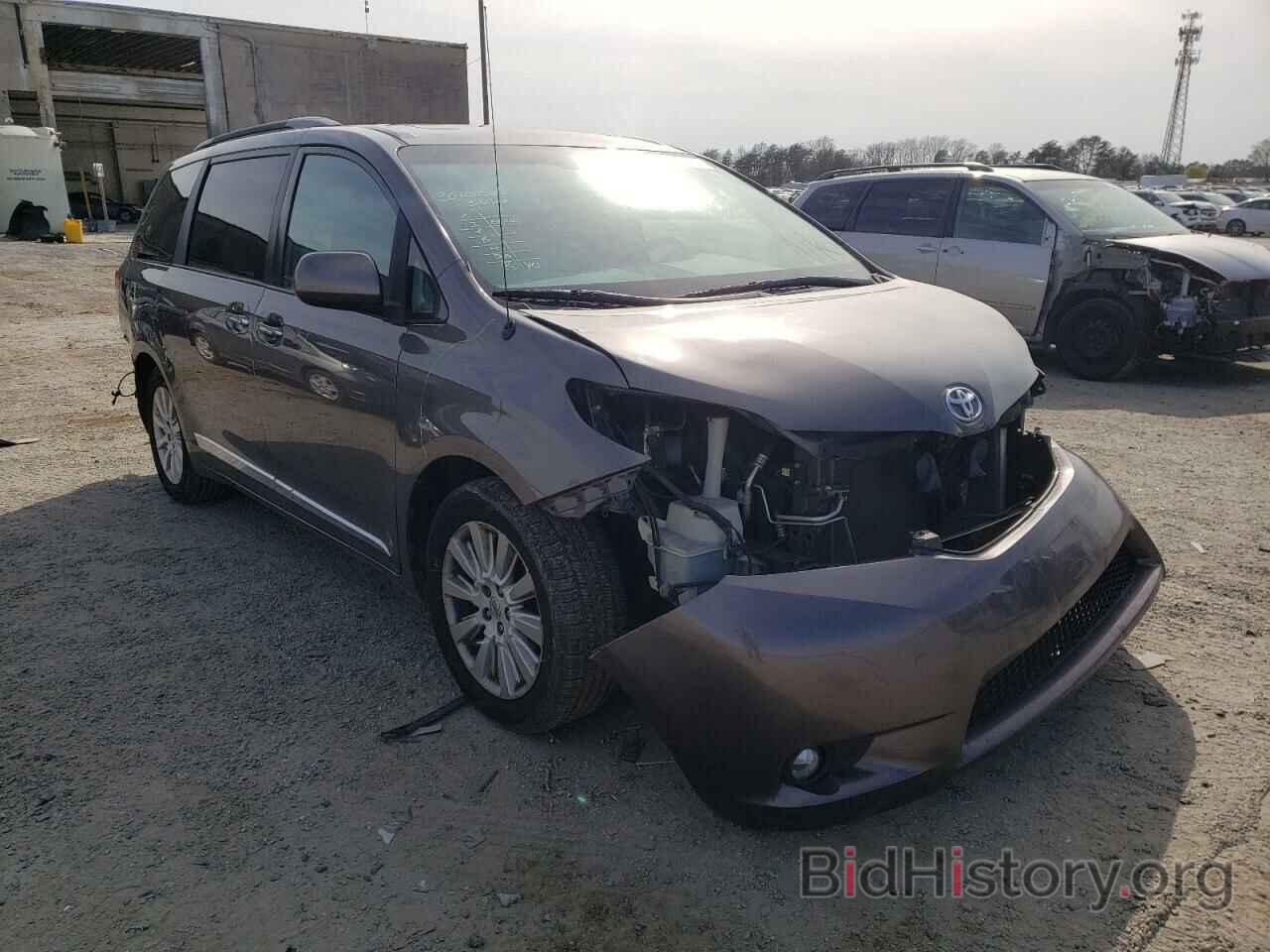 Photo 5TDDK3DC1DS066786 - TOYOTA SIENNA 2013