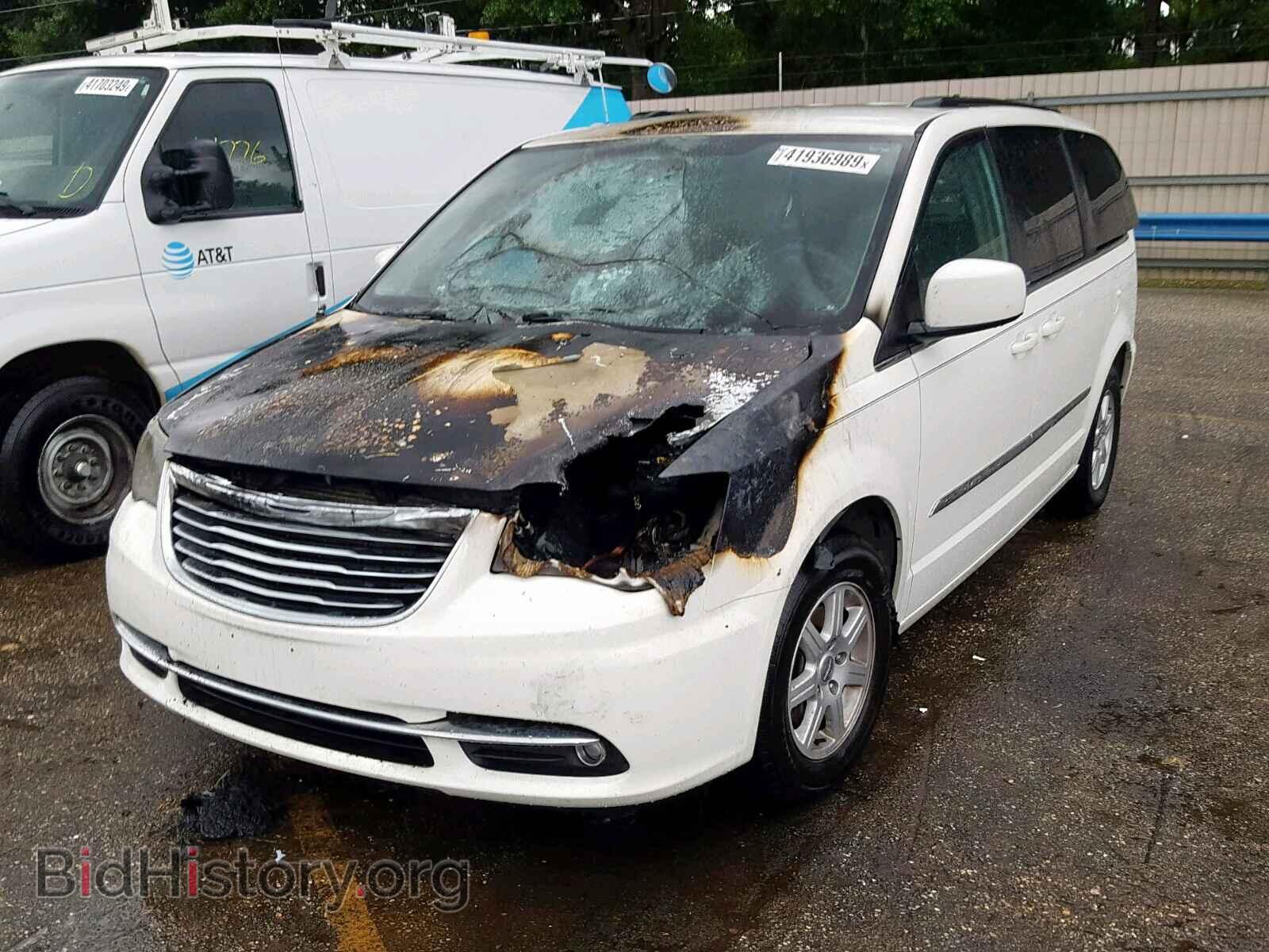 2013 CHRYSLER TOWN & COU - VIN: 2C4RC1BG2DR638163 - Фото 2