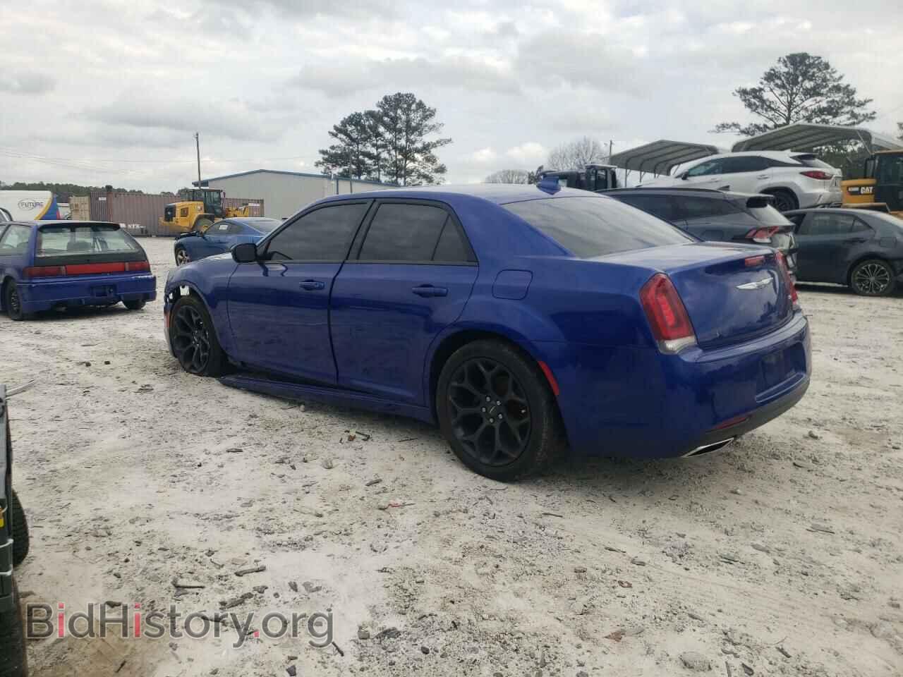2019 CHRYSLER 300 - VIN: 2C3CCAAG1KH580979 - Фото 2