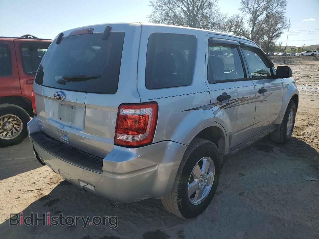 2011 FORD ESCAPE - VIN: 1FMCU0C77BKB70434 - Фото 3