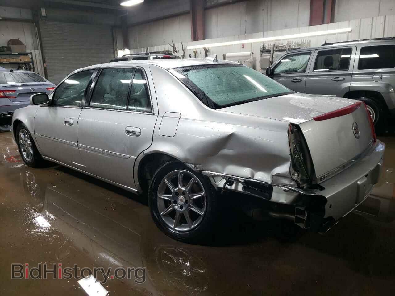 2011 CADILLAC DTS - VIN: 1G6KD5E66BU114123 - Фото 2