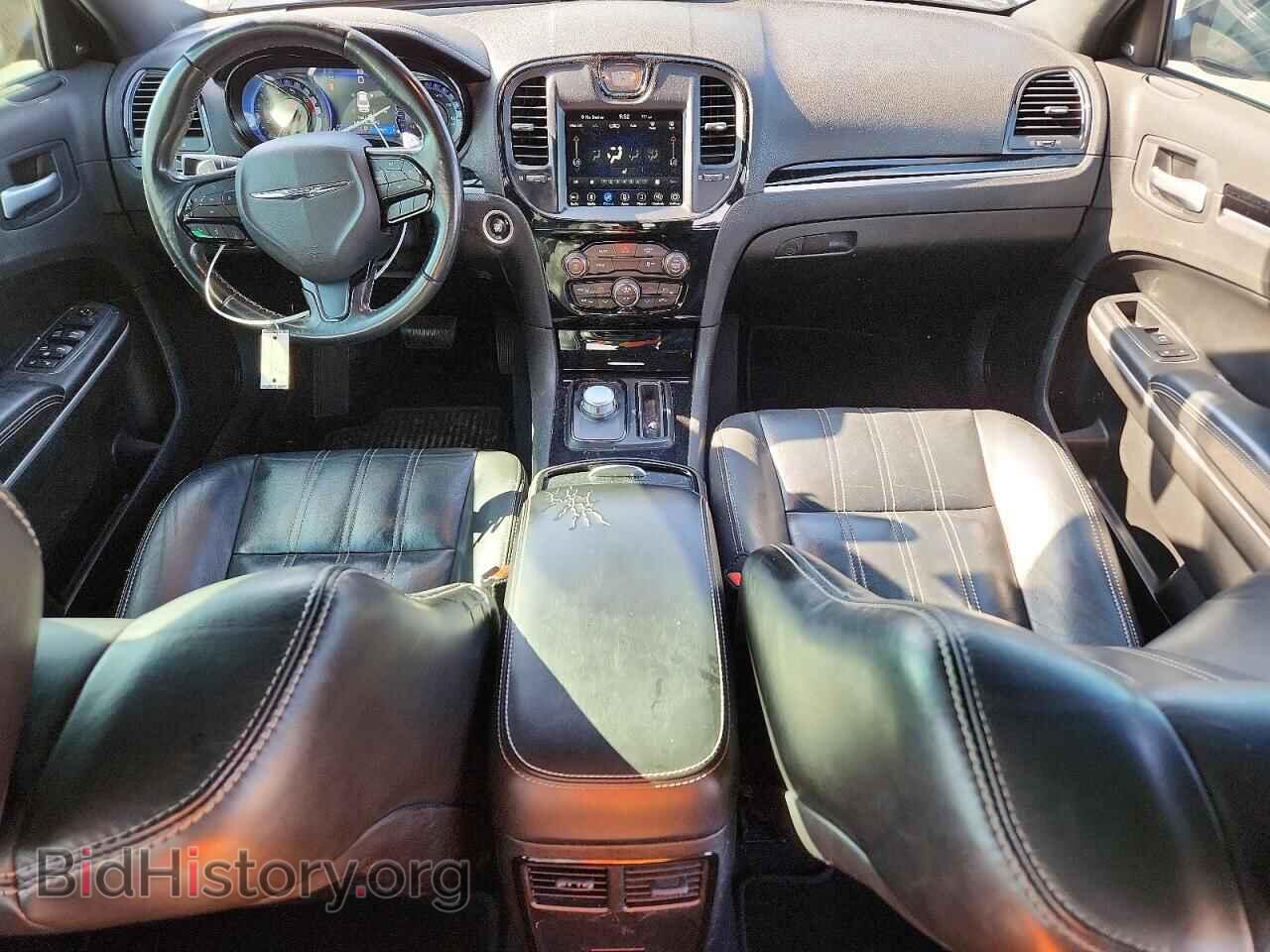 2019 CHRYSLER 300 - VIN: 2C3CCABT2KH580419 - Фото 8