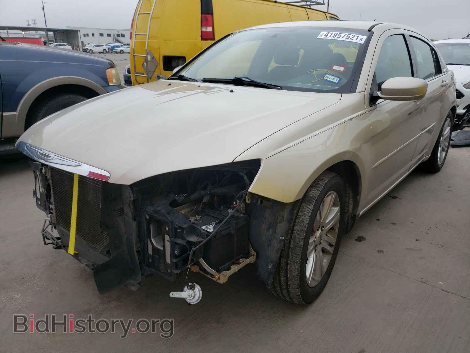 2013 CHRYSLER 200 - VIN: 1C3CCBBB3DN704334 - Фото 2