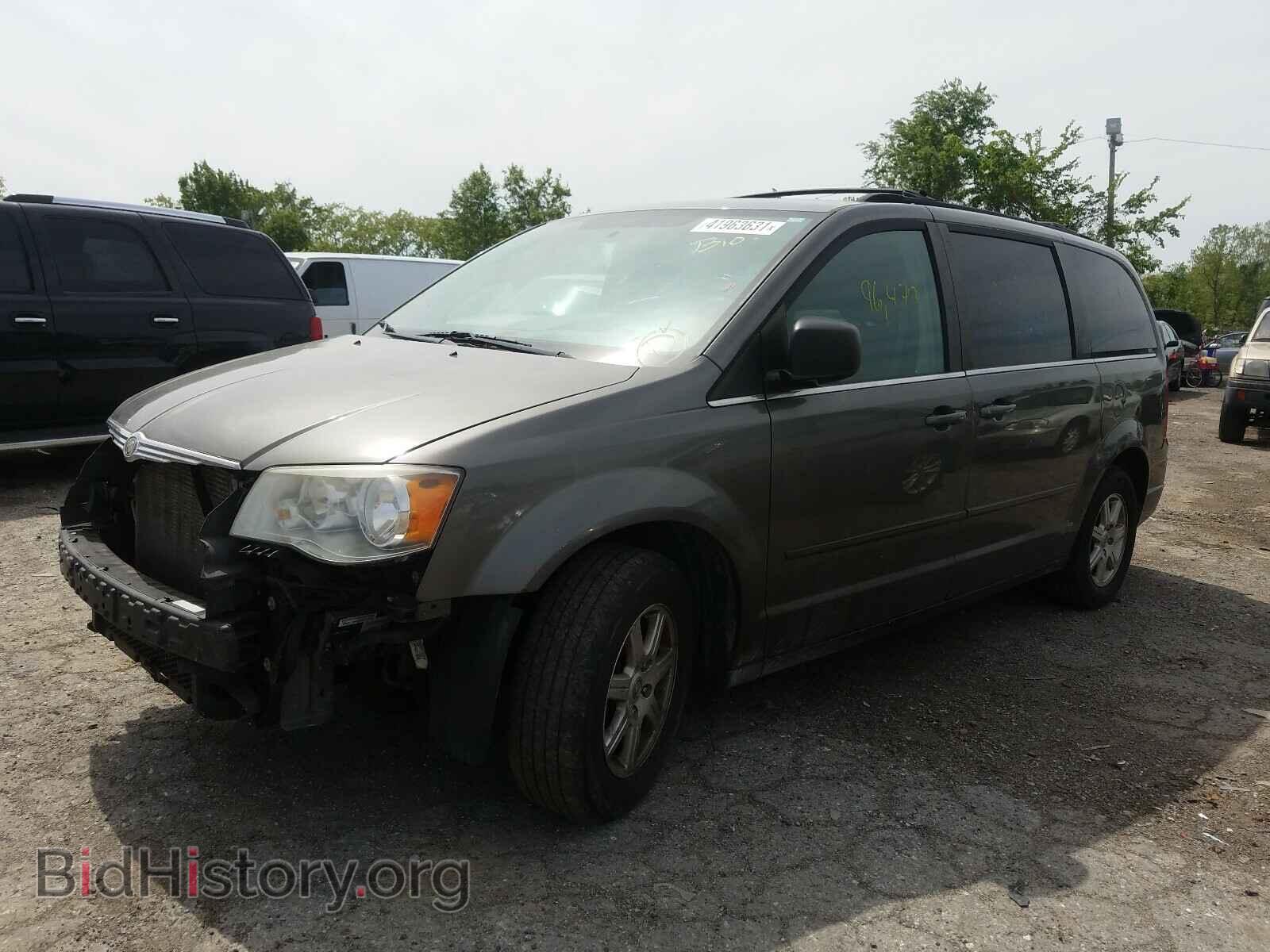 2010 CHRYSLER MINIVAN - VIN: 2A4RR2D18AR377124 - Photo 2