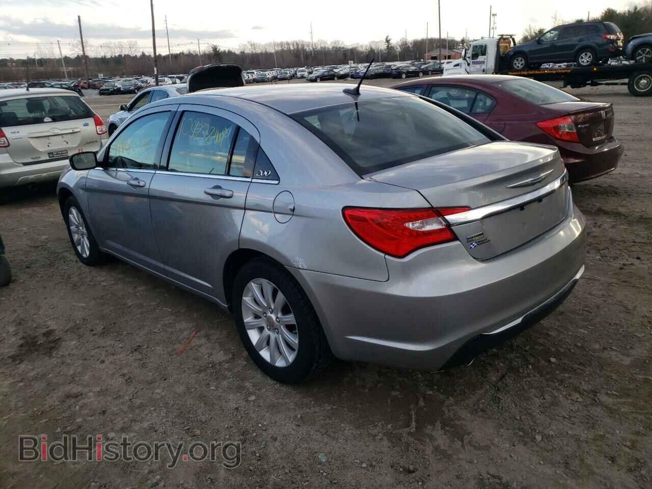 2013 CHRYSLER 200 - VIN: 1C3CCBBG3DN532737 - Фото 2