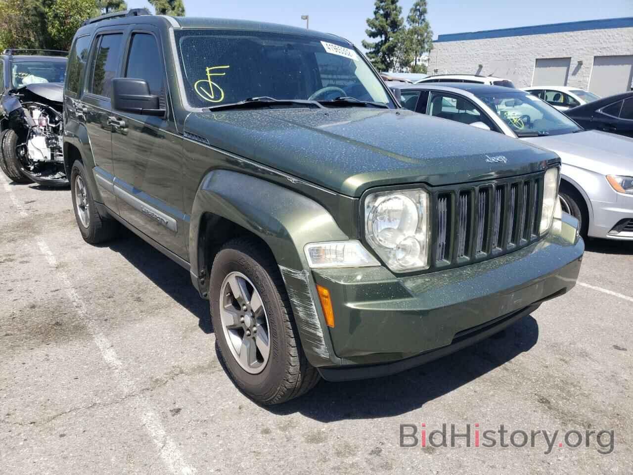 Фотография 1J8GP28KX8W249340 - JEEP LIBERTY 2008