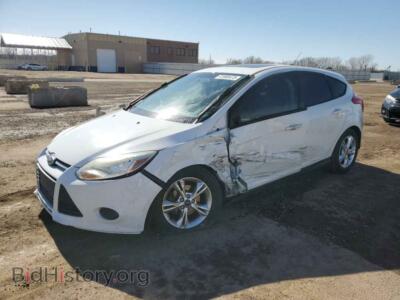2014 Ford FOCUS Focus SE, white — VIN 1FADP3K25EL272214, Copart