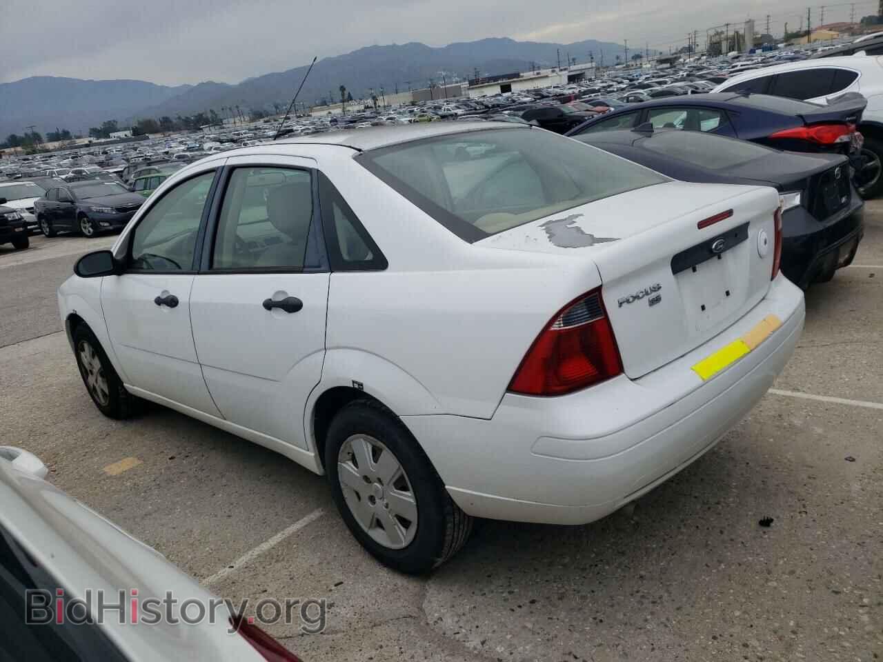 2007 FORD FOCUS - VIN: 1FAHP34N47W359595 - Фото 2
